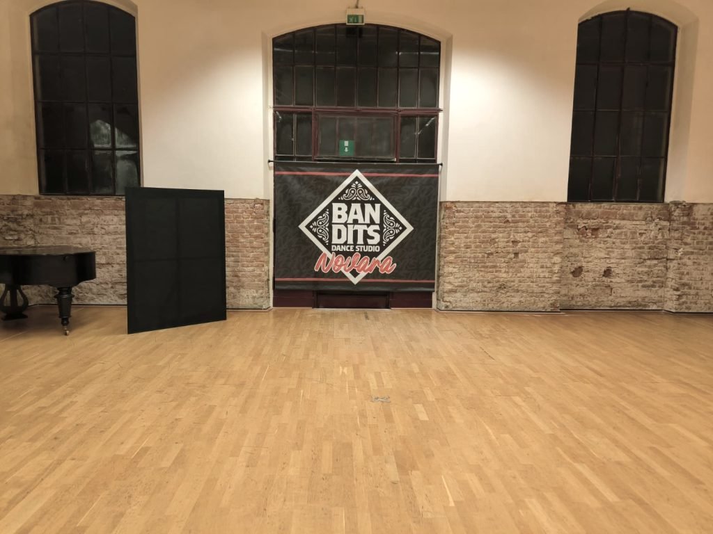 Spazio eventi con parquet e specchi - Bandits Dance Studio Milano